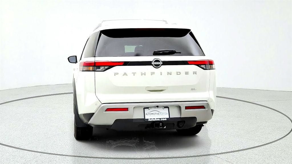 Used 2024 Nissan Pathfinder SL w/ SL Premium Package FWD image 6