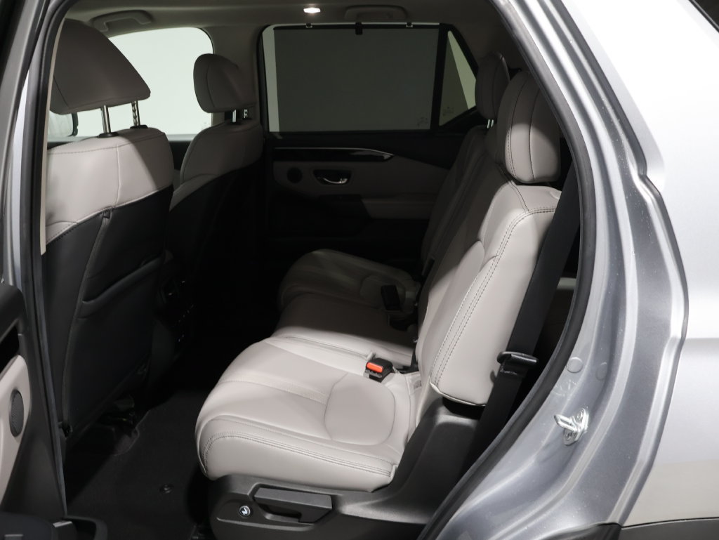 Used 2024 Honda Pilot Touring image 17