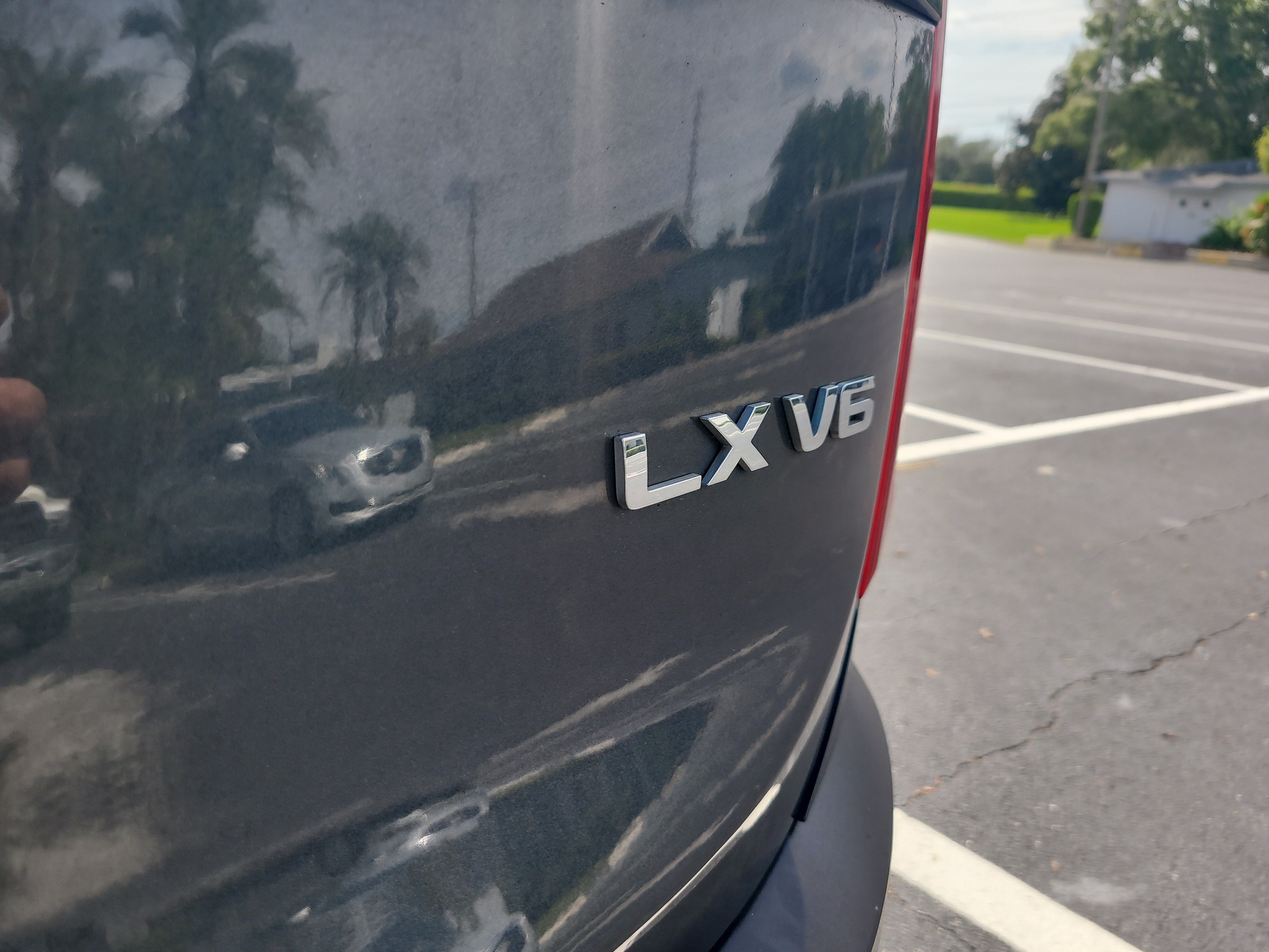 Used 2021 Kia Telluride LX FWD image 6