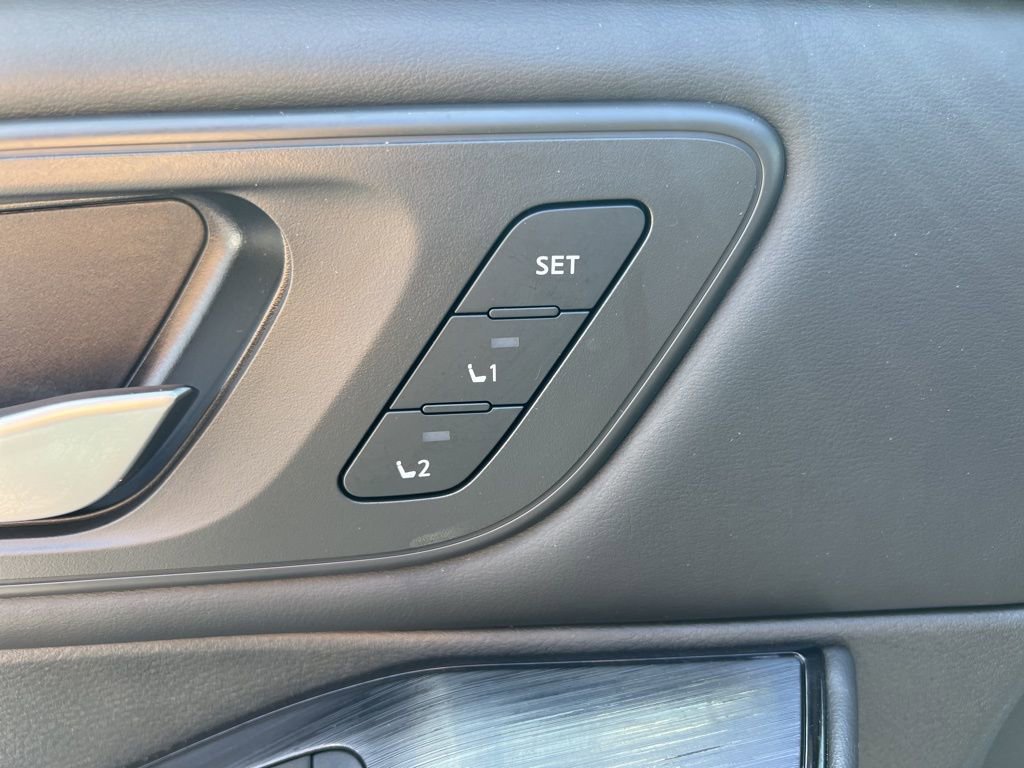 Used 2023 Nissan Rogue SL AWD/4WD image 32