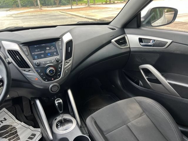 Used 2017 Hyundai Veloster FWD image 24