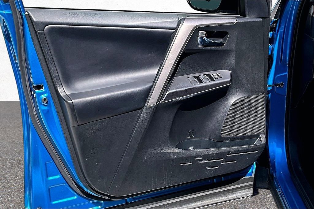 Certified 2018 Toyota RAV4 XLE FWD image 19