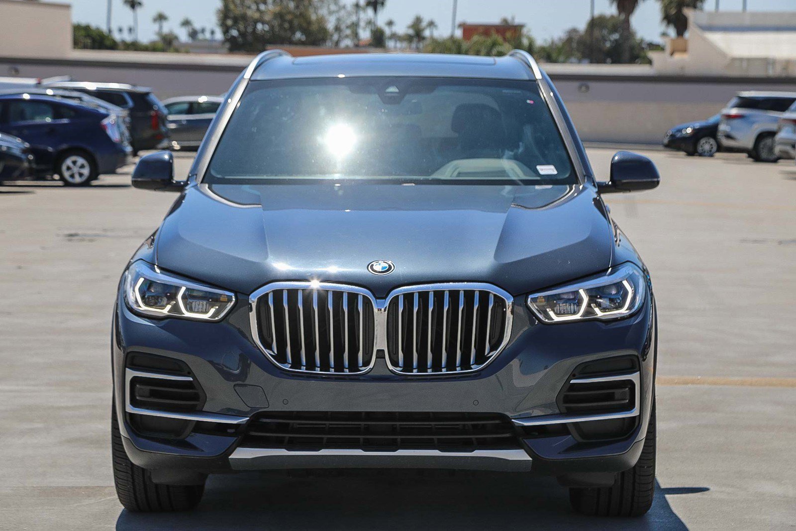 Used 2022 BMW X5 xDrive40i w/ Executive Package image 2