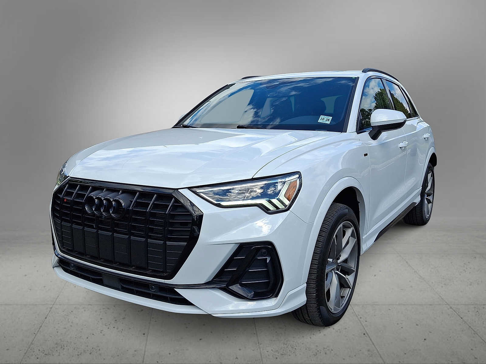 Used 2024 Audi Q3 2.0T Premium Plus w/ Premium Plus Package AWD/4WD image 1