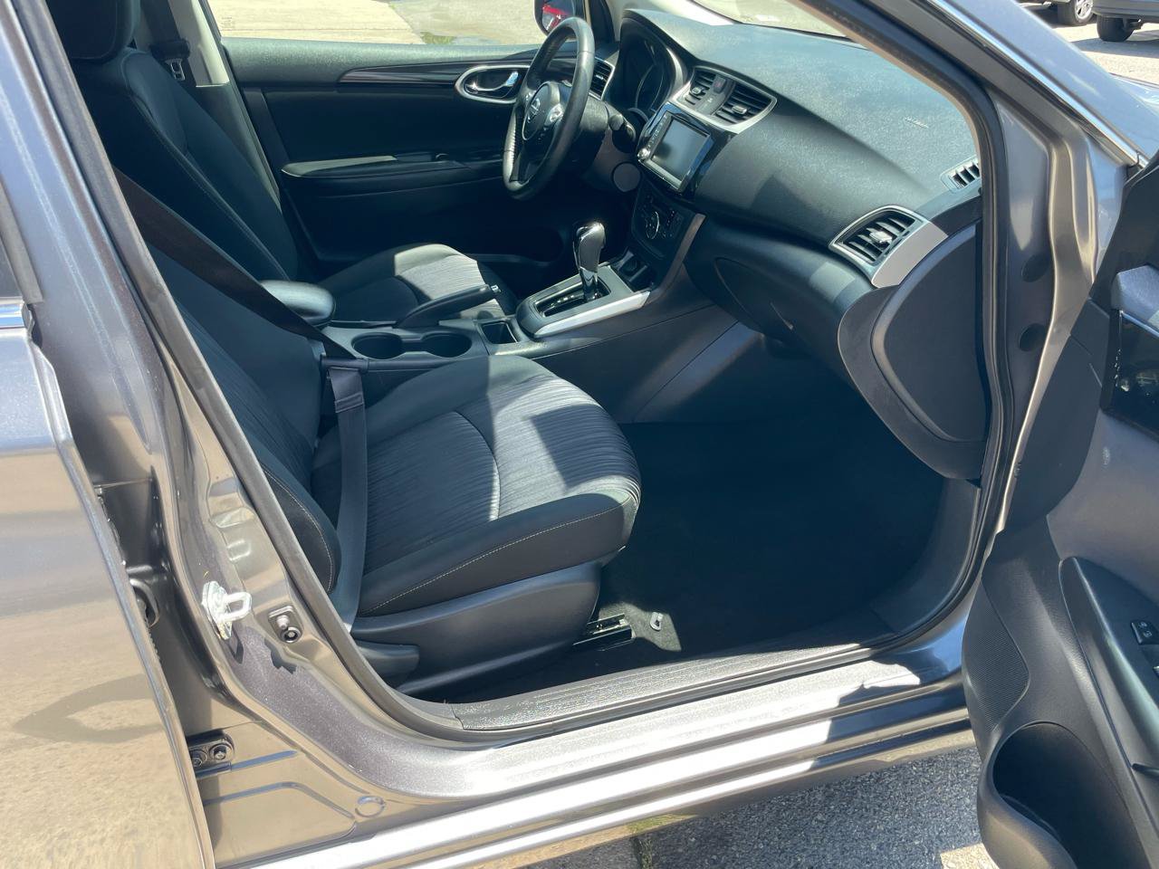 Used 2019 Nissan Sentra SV FWD image 40