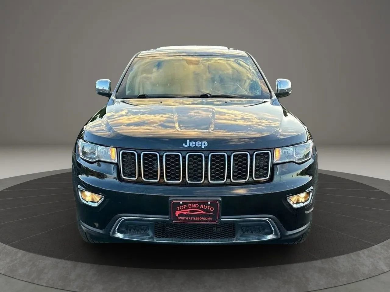 Used 2018 Jeep Grand Cherokee Limited image 2