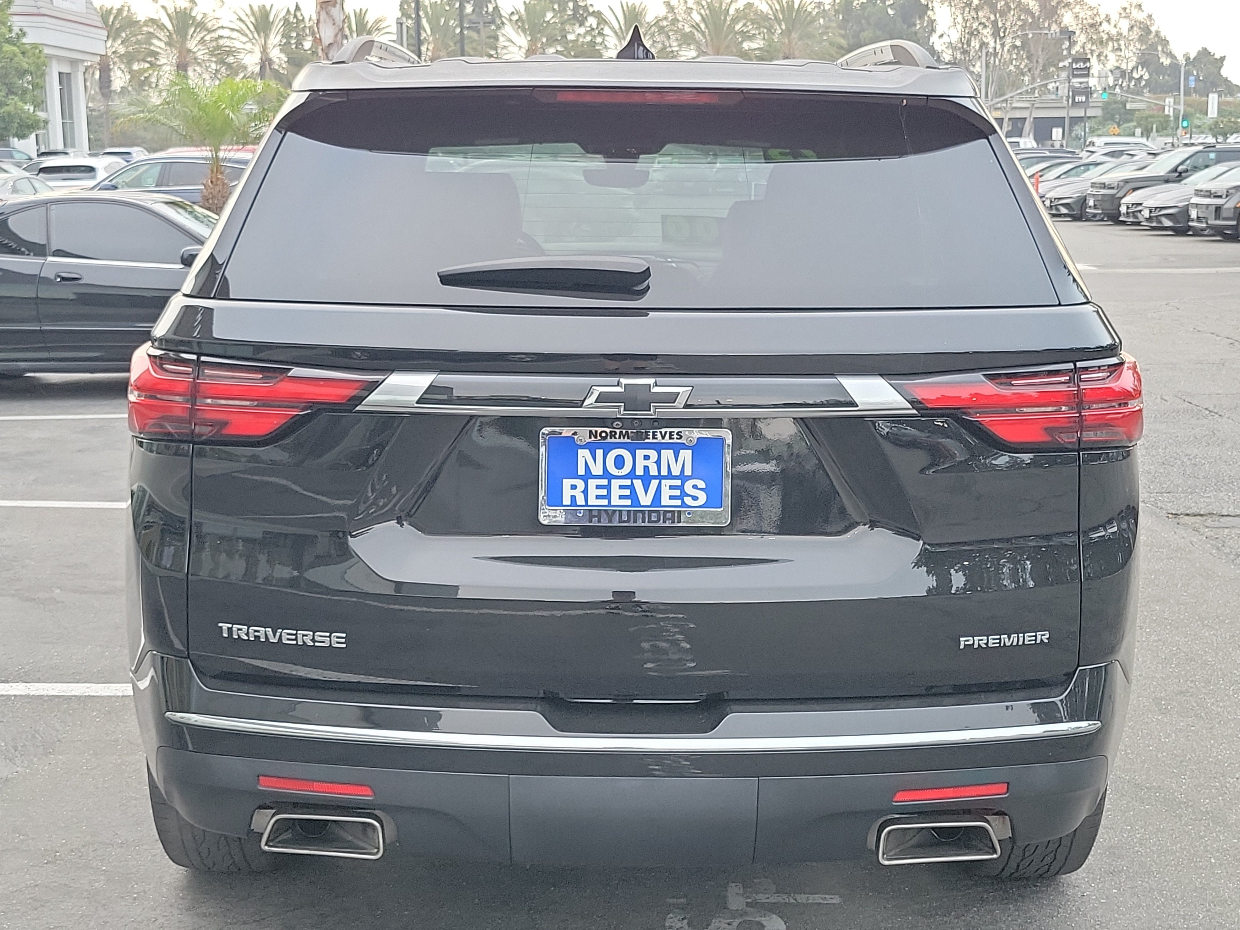Used 2023 Chevrolet Traverse Premier FWD image 33