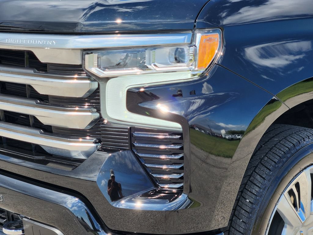 Certified 2025 Chevrolet Silverado 1500 High Country w/ High Country Premium Package AWD/4WD image 8