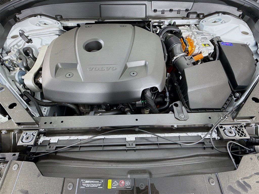 Used 2025 Volvo XC60 T8 Plus w/ Protection Package Premier image 30