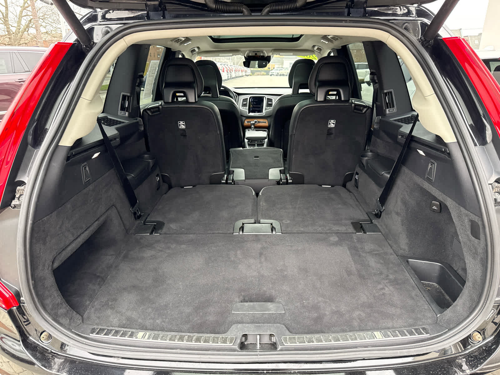 Used 2021 Volvo XC90 T6 Momentum image 24