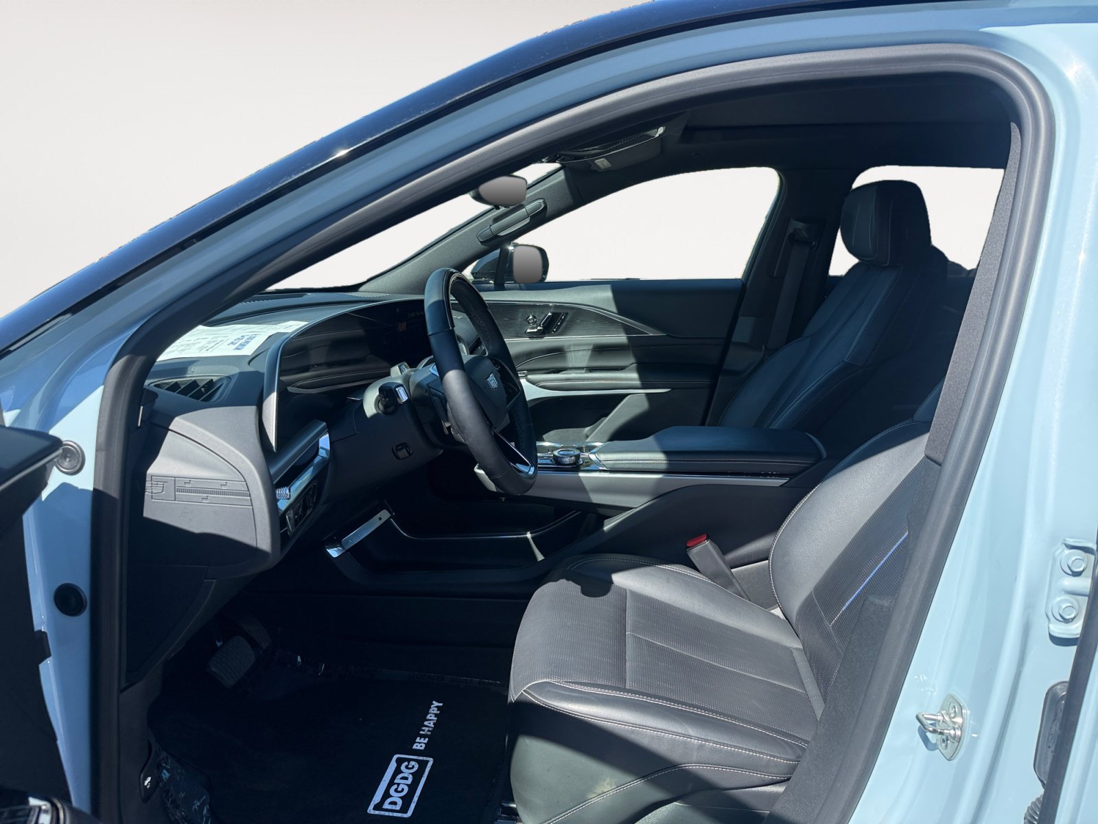 Used 2024 Cadillac Lyriq Sport w/ LPO, Floor Liner Package AWD/4WD image 10