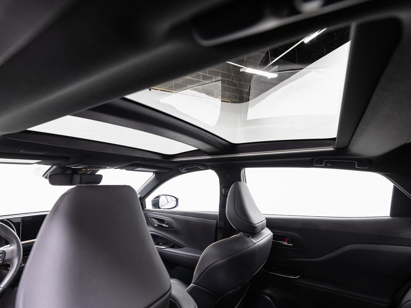 Certified 2025 Toyota Crown Platinum w/ Carpet Mat Package (TMS) image 5