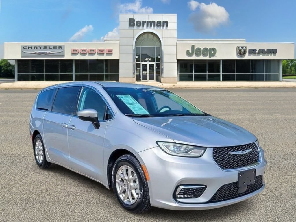 Certified 2023 Chrysler Pacifica Touring-L FWD image 7