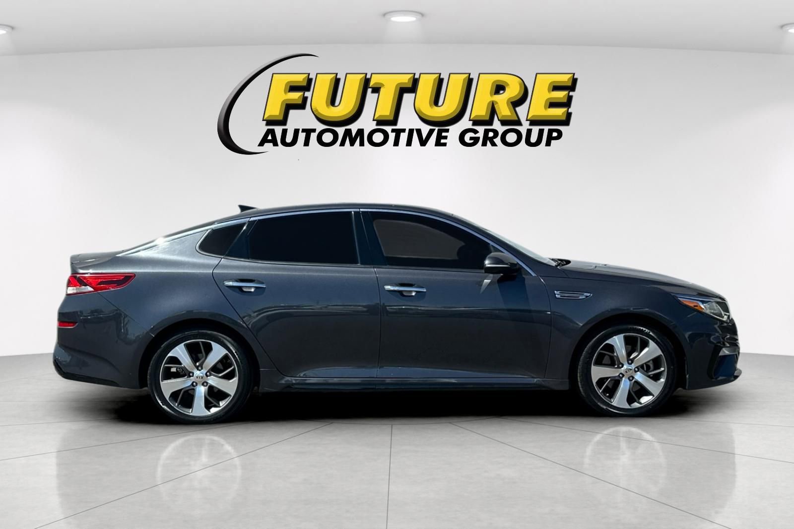 Used 2019 Kia Optima S w/ S Panoramic Sunroof Package FWD image 2