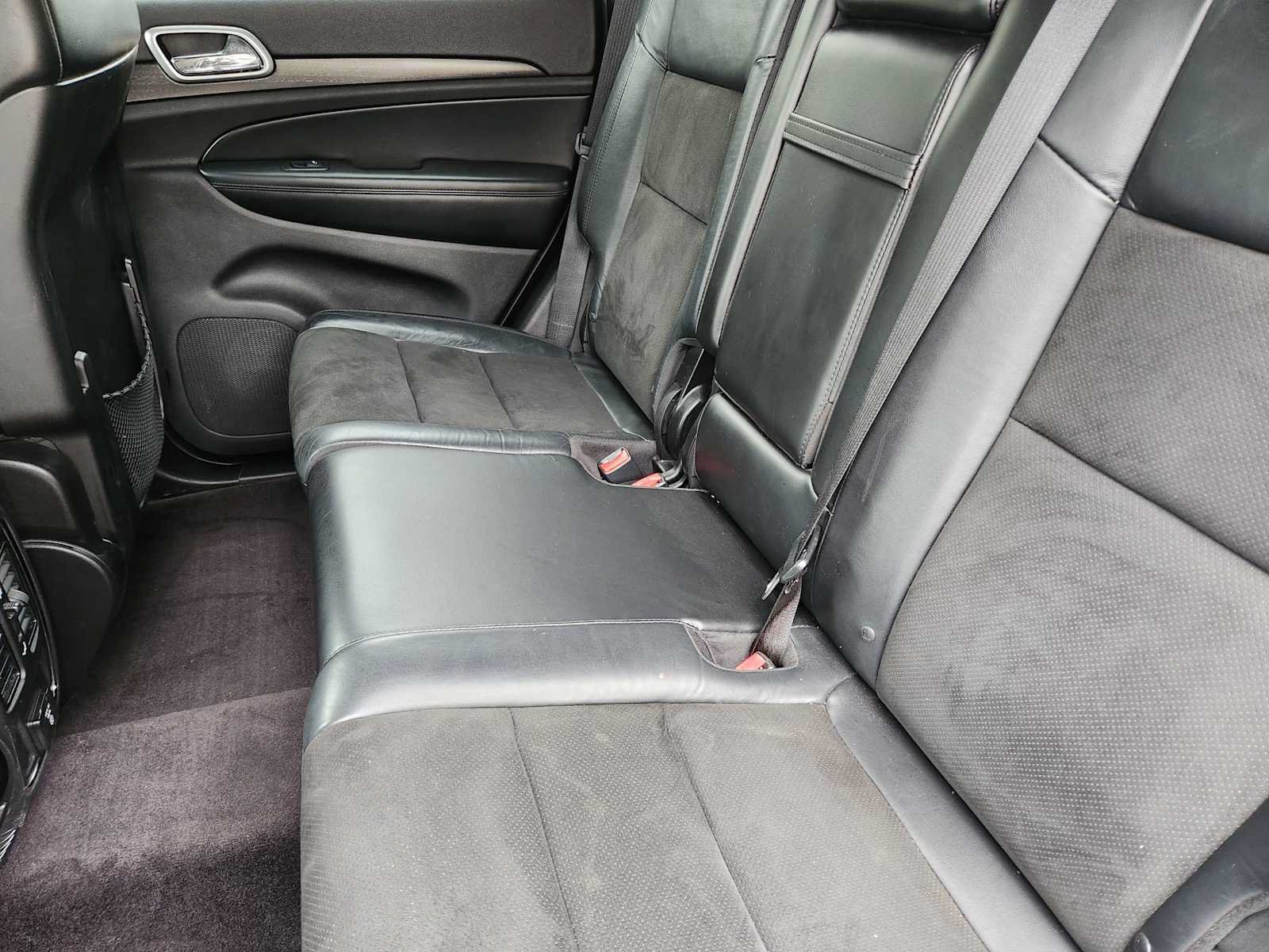 Used 2018 Jeep Grand Cherokee Altitude RWD image 28