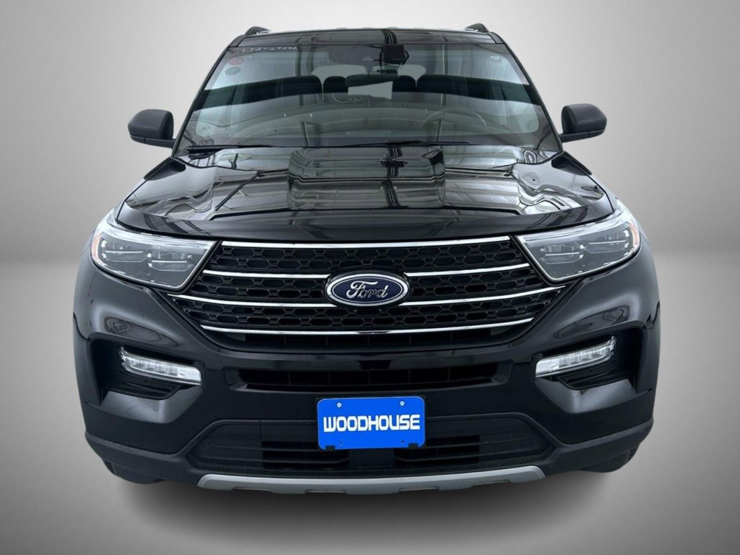 Used 2023 Ford Explorer XLT image 2
