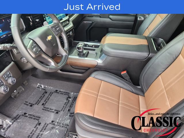 Used 2025 Chevrolet Silverado 1500 High Country AWD/4WD image 4