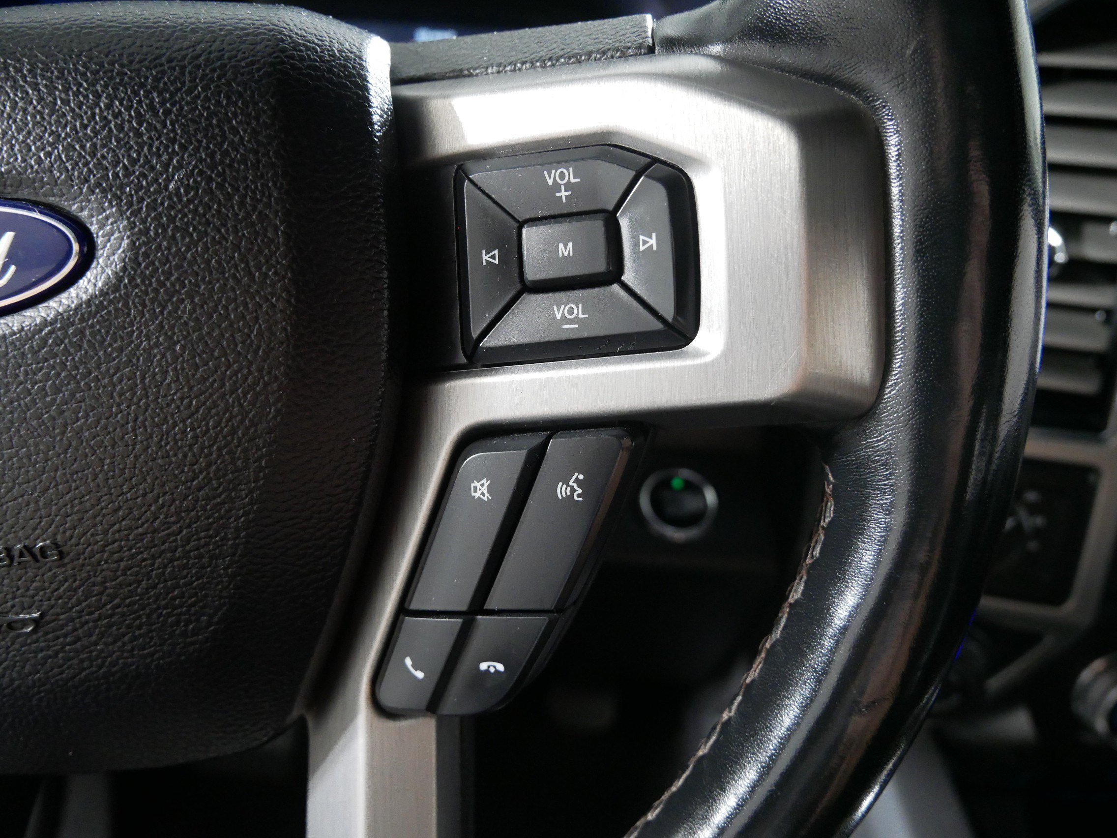Used 2018 Ford F150 Platinum w/ Equipment Group 701A Luxury AWD/4WD image 28