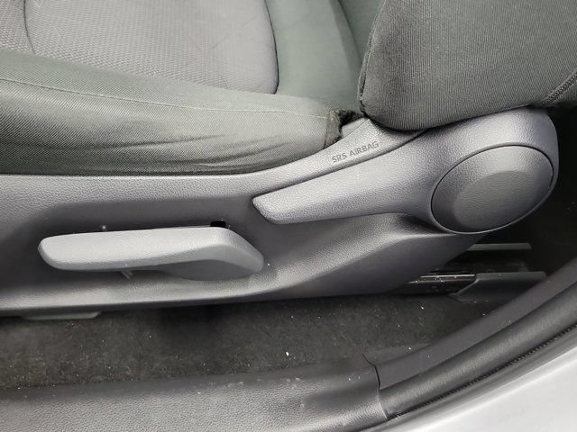 Used 2019 Toyota RAV4 XLE FWD image 23