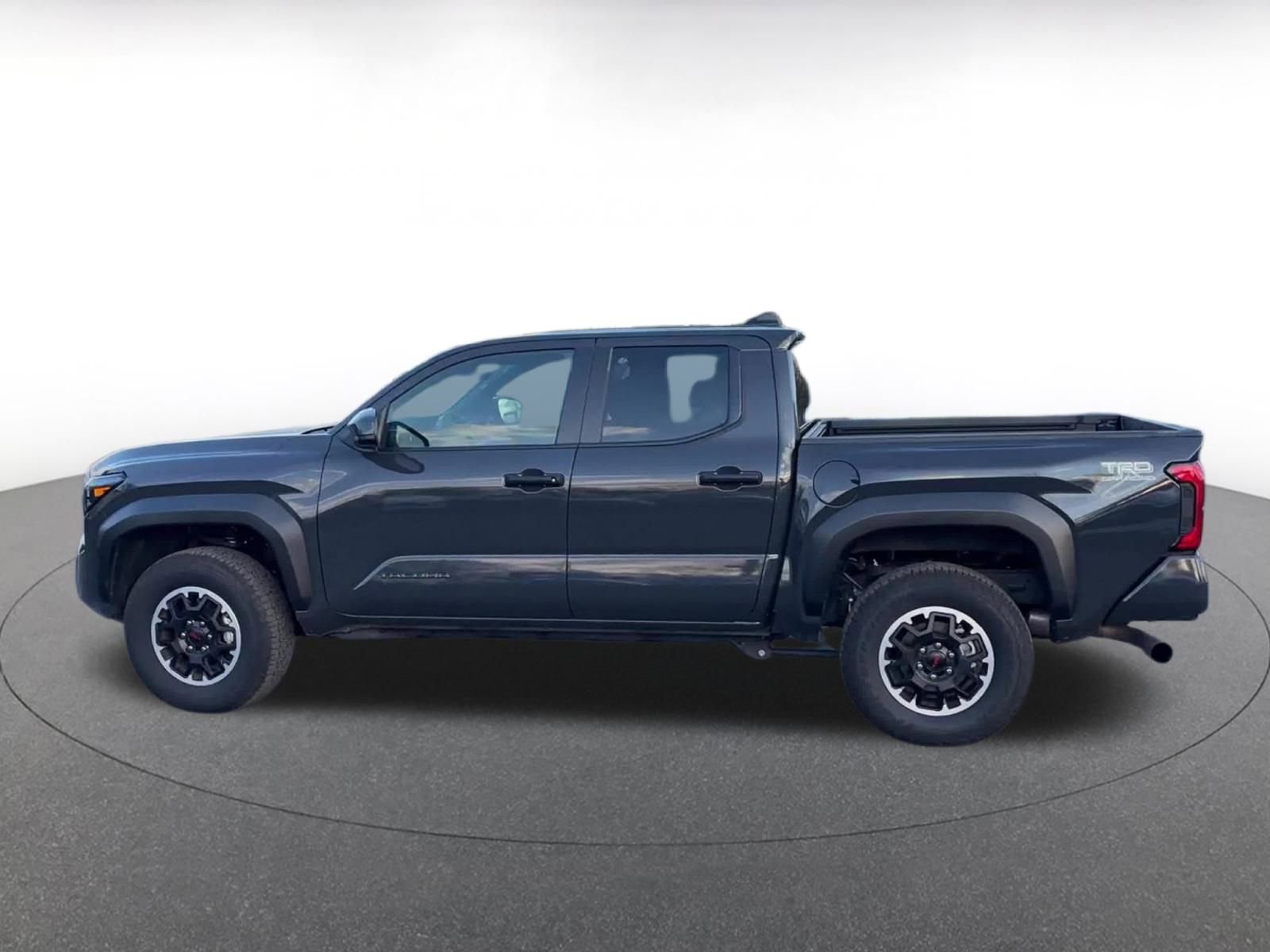 Used 2025 Toyota Tacoma SR image 9