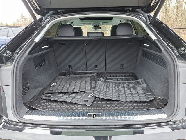 Certified 2023 Audi Q8 Premium image 30
