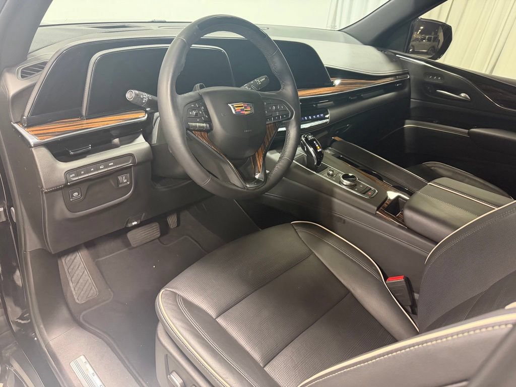Used 2024 Cadillac Escalade Premium Luxury AWD/4WD image 21
