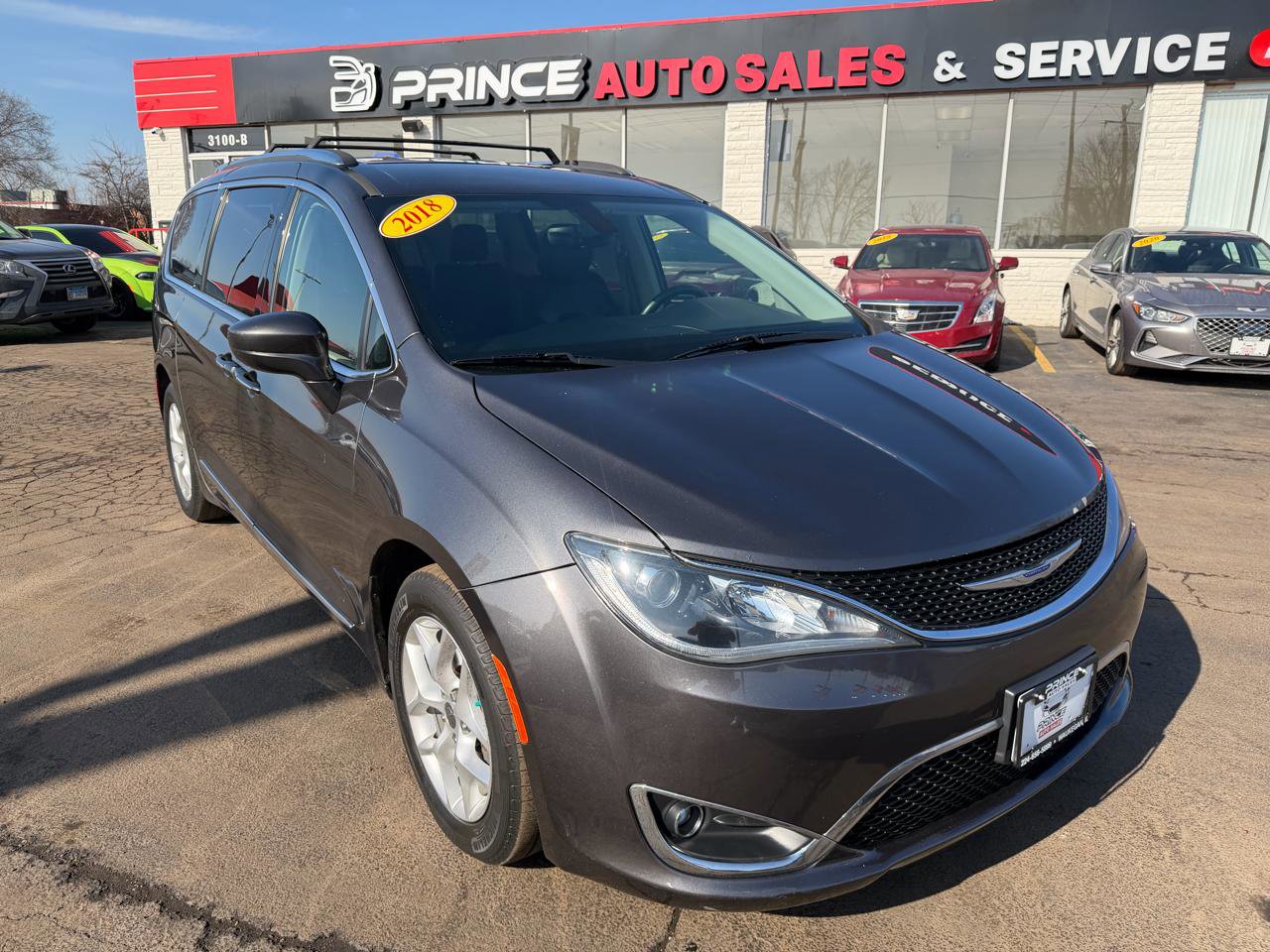 Used 2018 Chrysler Pacifica Touring-L w/ Tire & Wheel Group image 1
