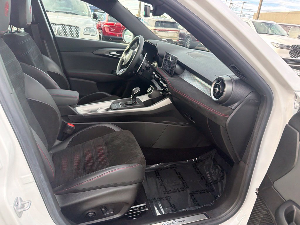 Used 2024 Alfa Romeo Tonale Veloce AWD/4WD image 16