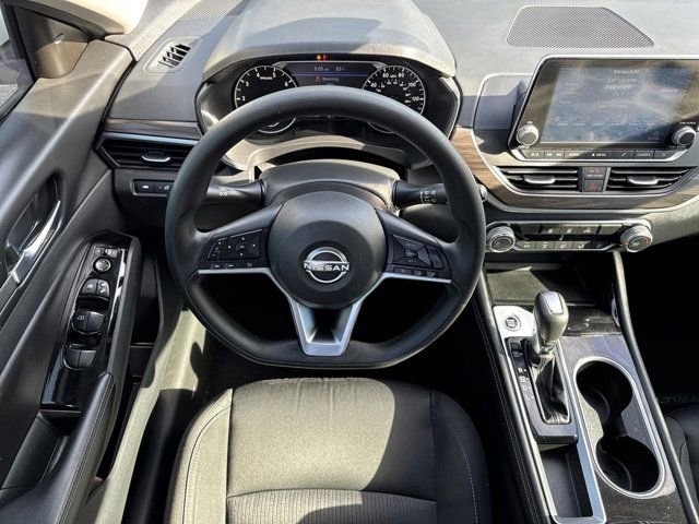 Used 2023 Nissan Altima 2.5 SV FWD image 13