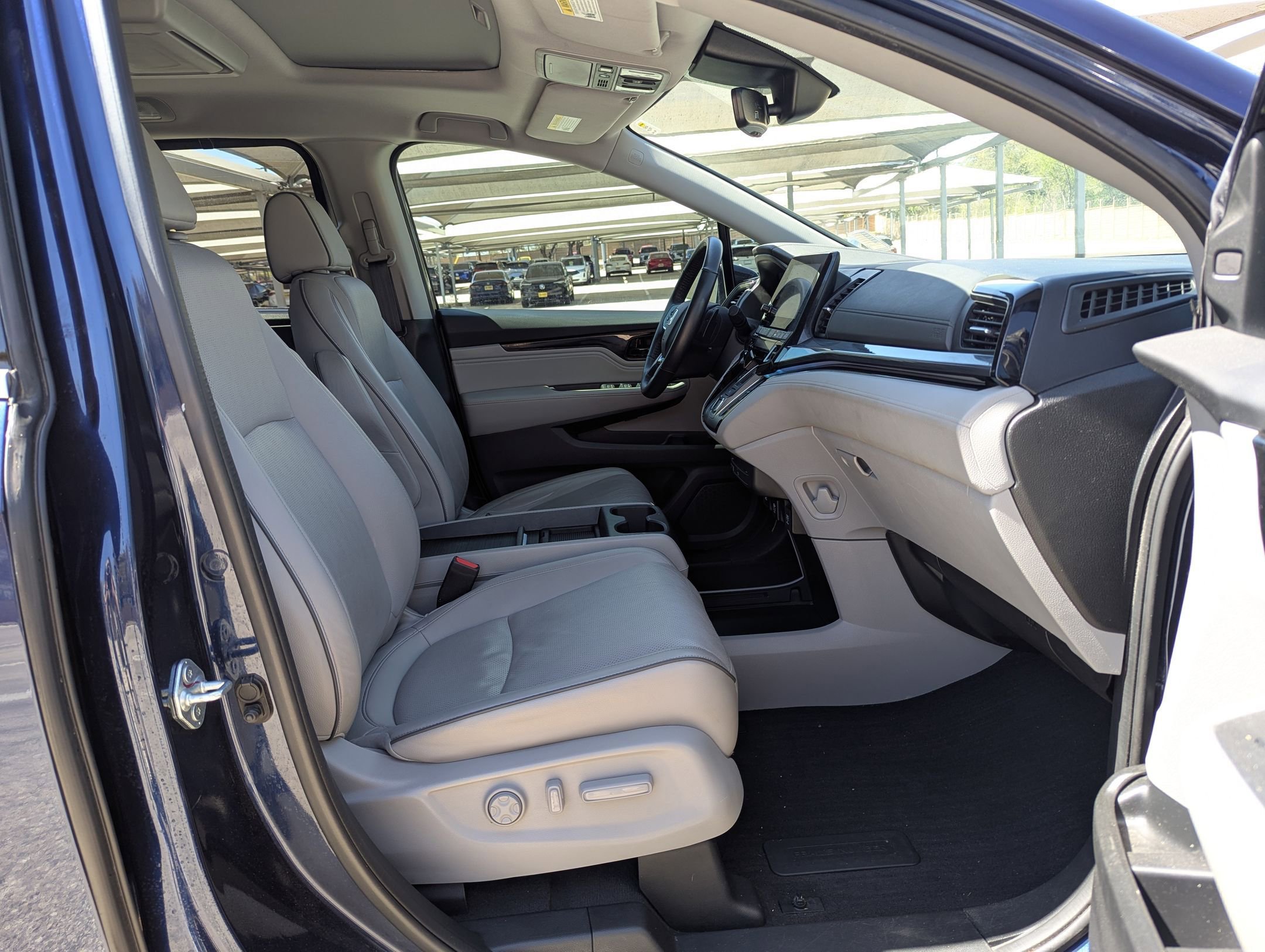 Used 2023 Honda Odyssey Elite image 25