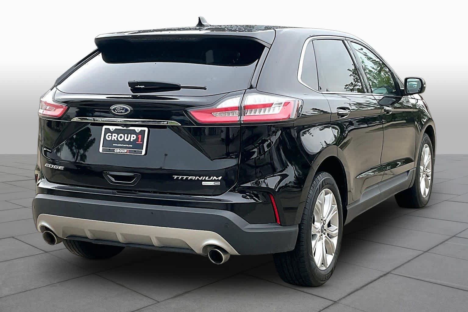 Used 2019 Ford Edge Titanium w/ Cold Weather Package AWD/4WD image 13