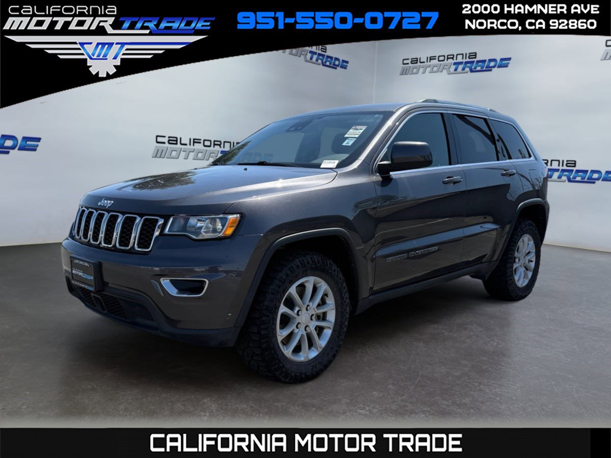 Used 2021 Jeep Grand Cherokee Laredo image 1