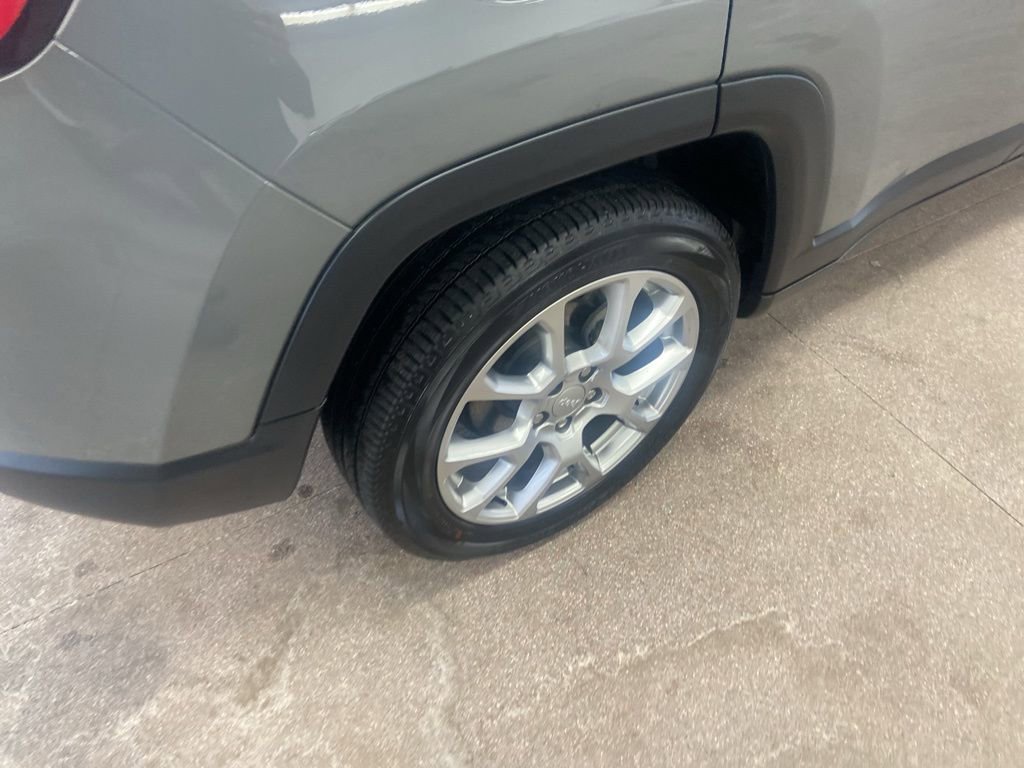 Used 2023 Jeep Compass Latitude w/ Sun and Sound Group image 20