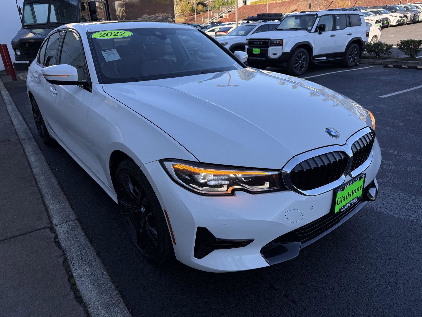 Used 2022 BMW 330i xDrive Sedan w/ Driving Assistance Package image 7