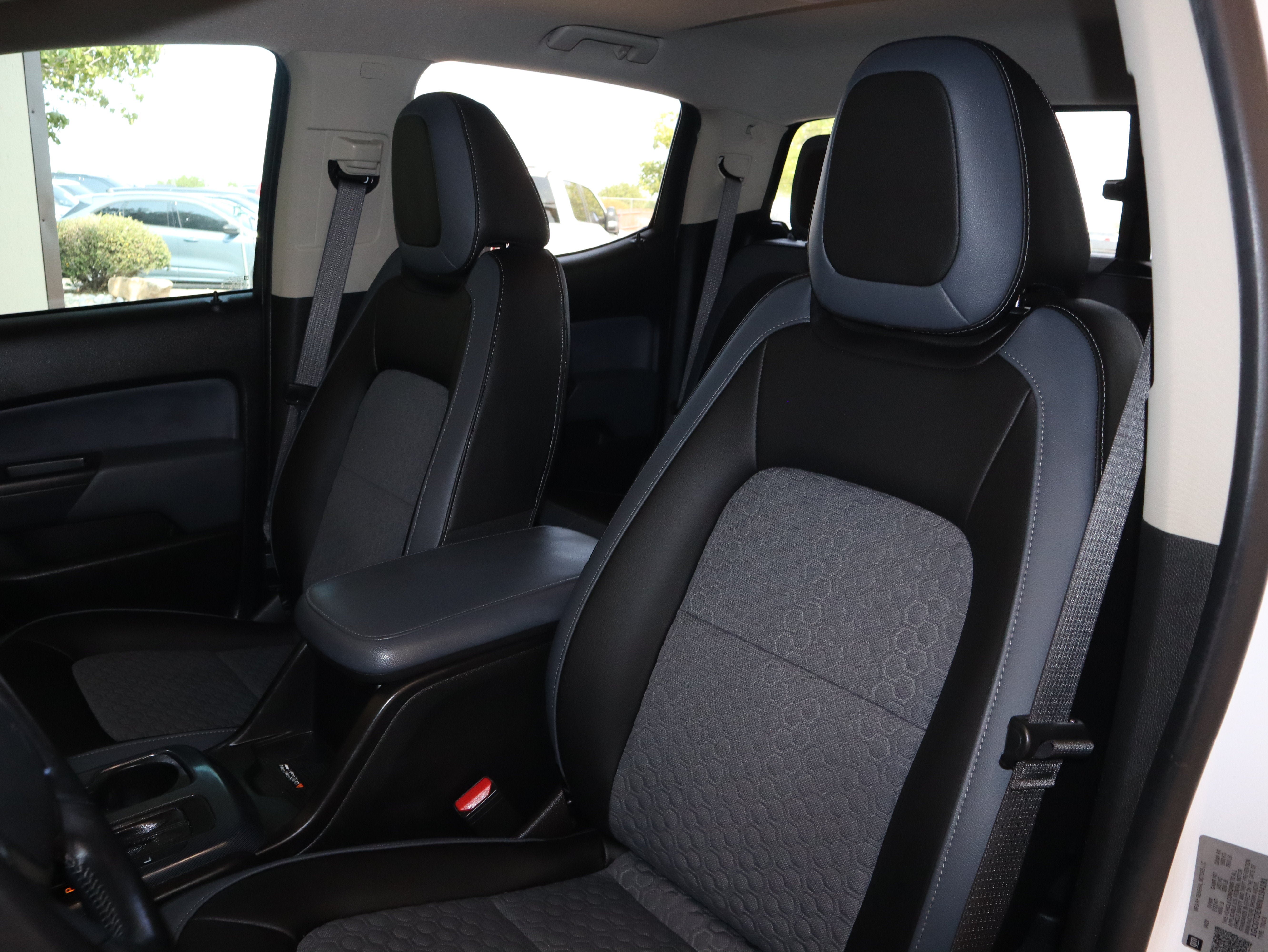 Used 2022 Chevrolet Colorado Z71 AWD/4WD image 33