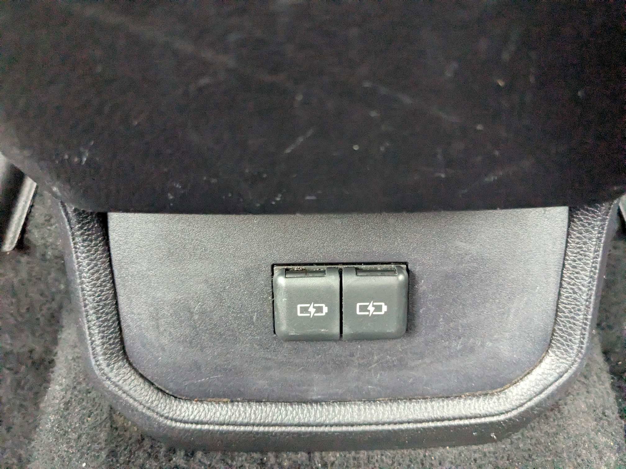 Used 2023 Toyota Highlander LE FWD image 19