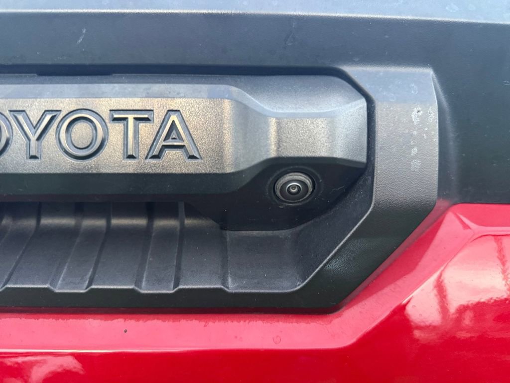 Used 2022 Toyota Tundra SR5 w/ SR5 Convenience Package image 11