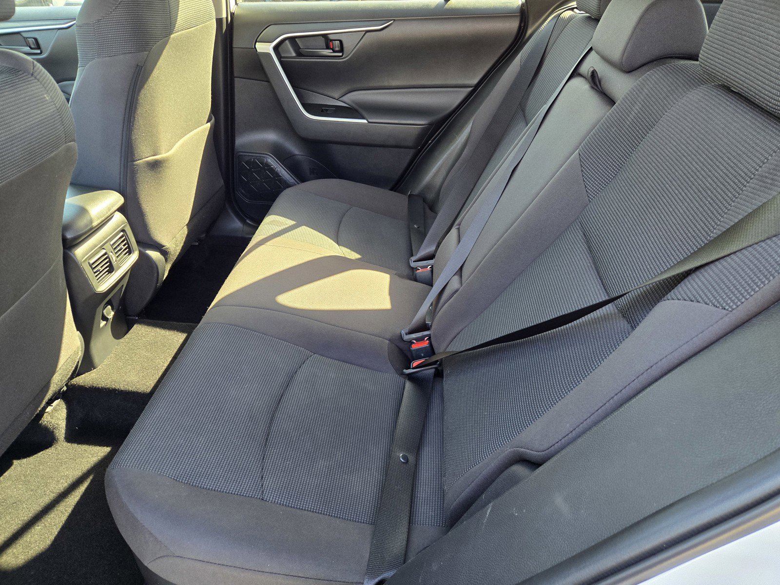 Used 2022 Toyota RAV4 LE AWD/4WD image 11