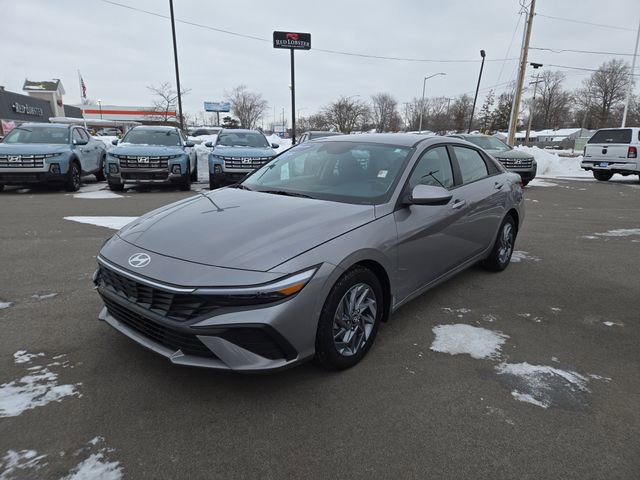 Certified 2024 Hyundai Elantra SEL image 2