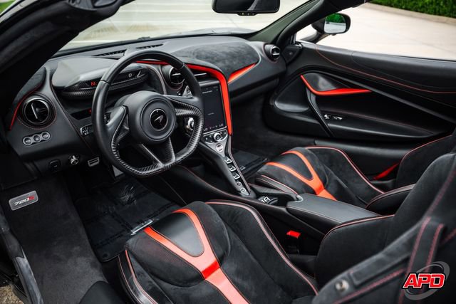 Used 2020 McLaren 720S Performance RWD image 2