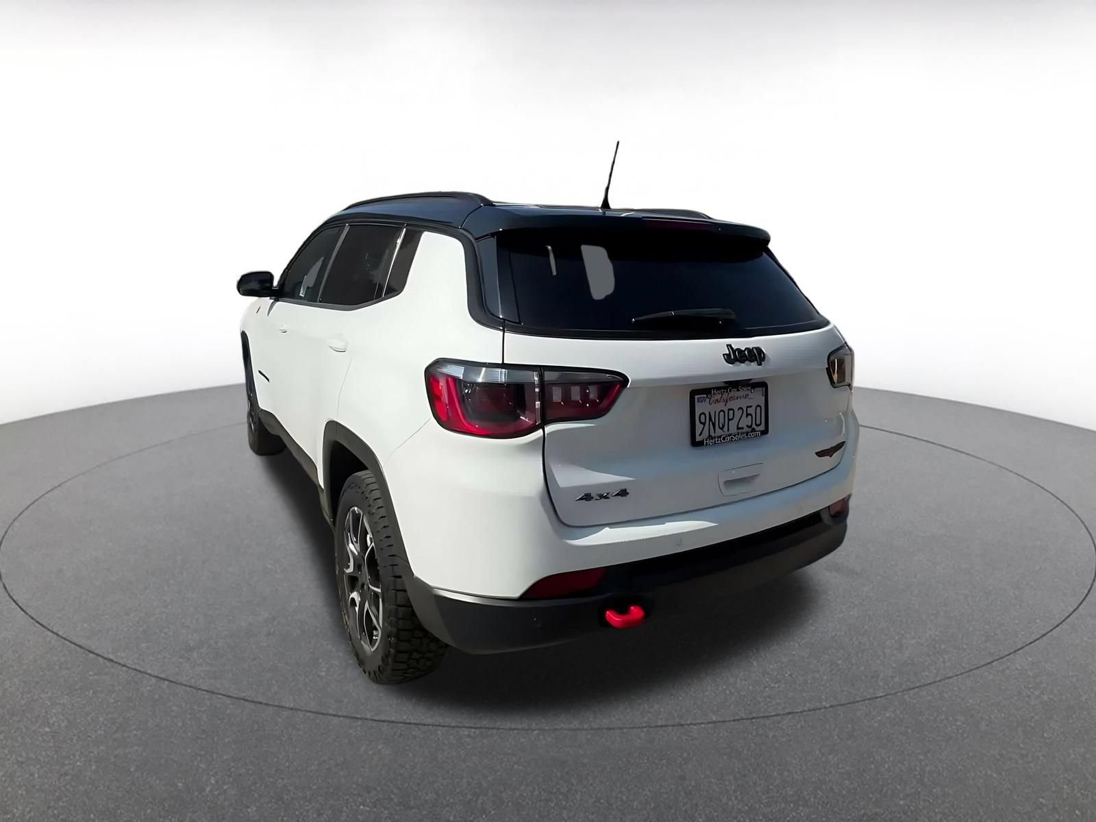 Used 2025 Jeep Compass Trailhawk AWD/4WD image 10