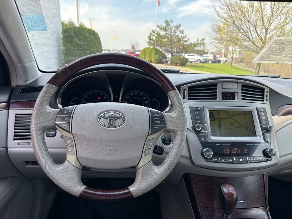 Used 2011 Toyota Avalon Limited image 25