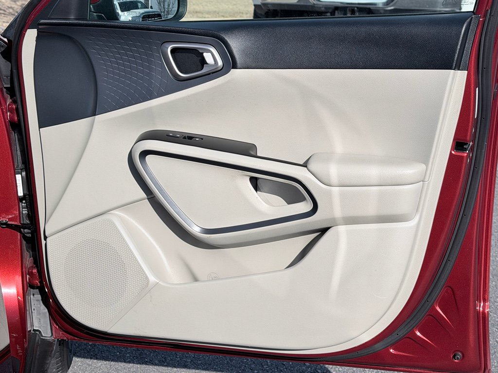 Used 2020 Kia Soul S FWD image 26