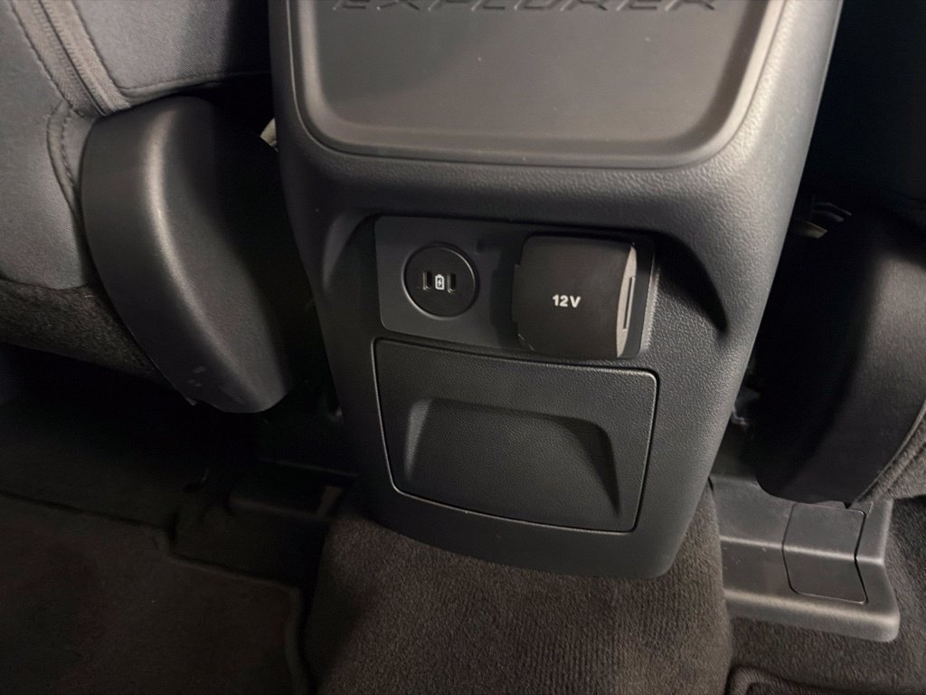 Used 2025 Ford Explorer Active RWD image 31