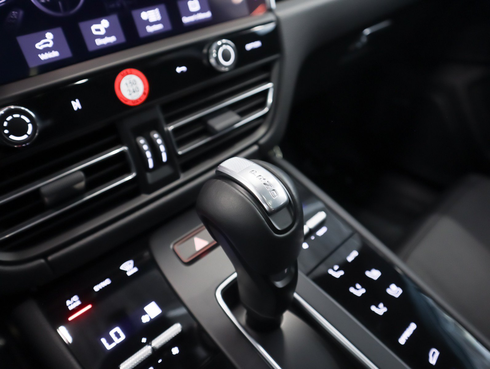 Certified 2026 Porsche Macan AWD/4WD image 19