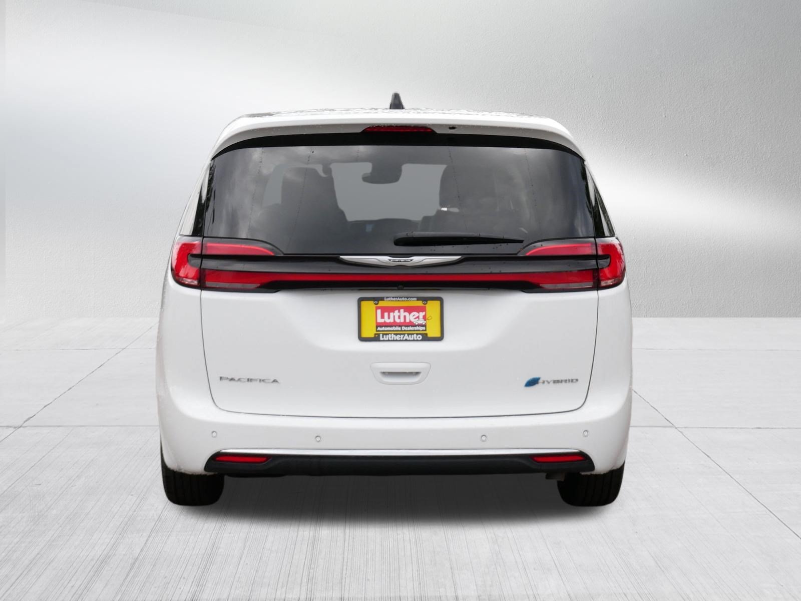 Used 2024 Chrysler Pacifica Limited FWD image 6