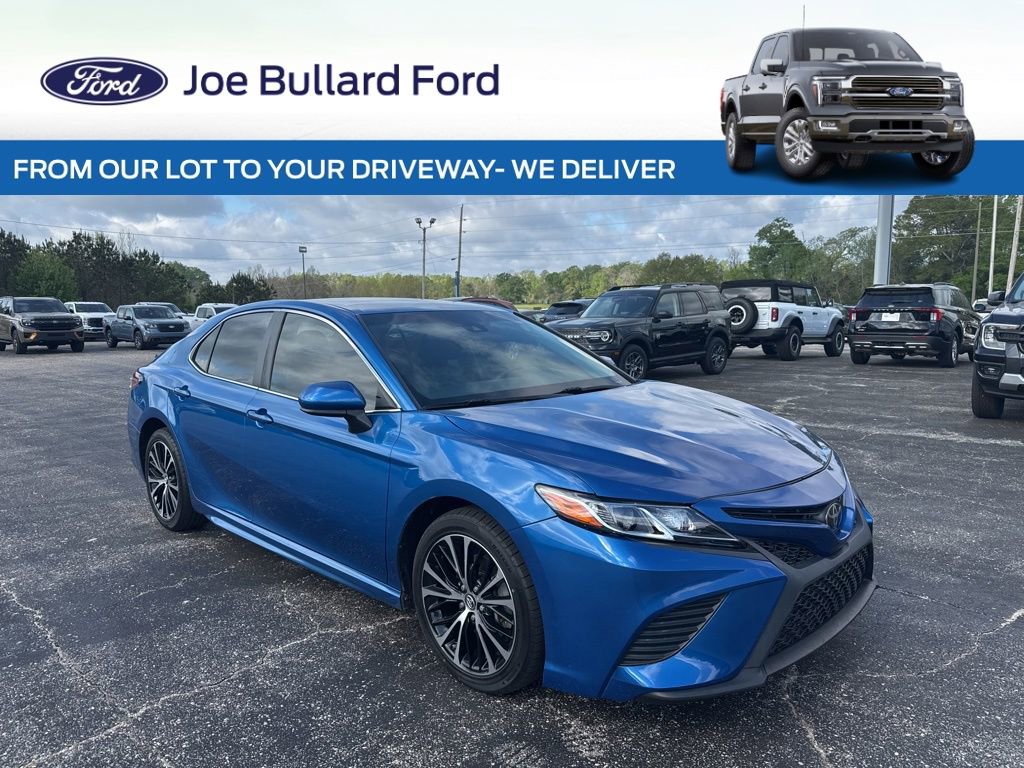 Used 2018 Toyota Camry SE image 1