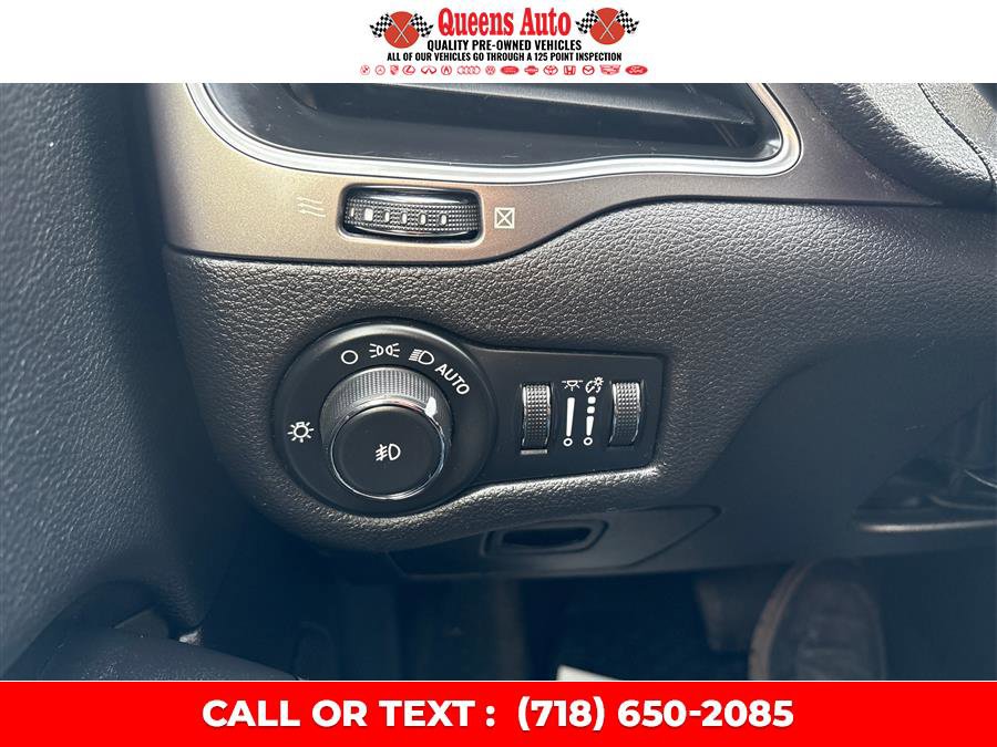 Used 2019 Jeep Cherokee Latitude Plus w/ Cold Weather Group image 20