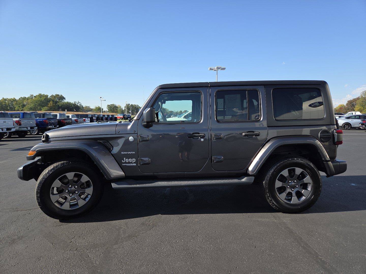 Used 2019 Jeep Wrangler Unlimited Sahara w/ Cold Weather Group AWD/4WD image 8