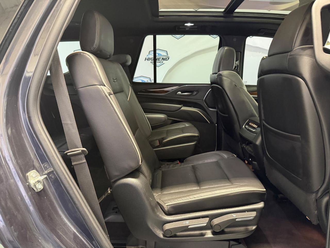 Used 2023 Cadillac Escalade Premium Luxury AWD/4WD image 23